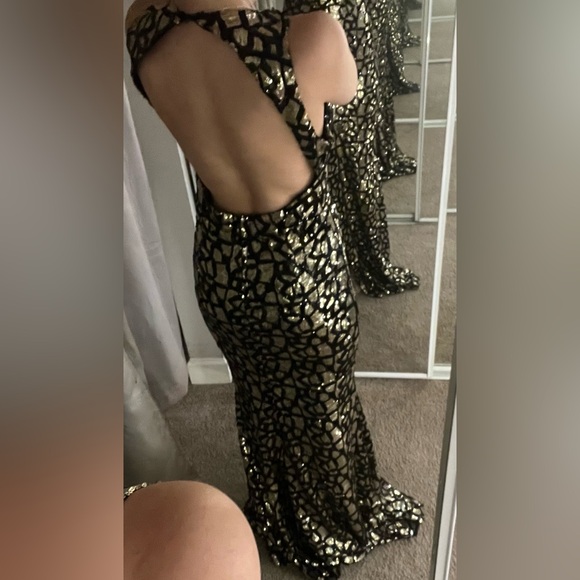 Windsor women’s designer black and gold full length sequin dress/gown - Picture 8 of 9